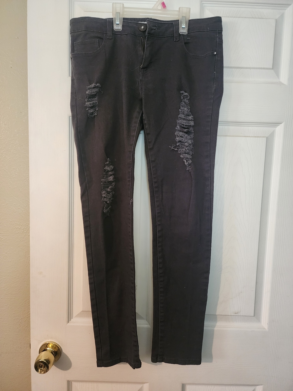 Women's Black Distressed Skinny Jeans